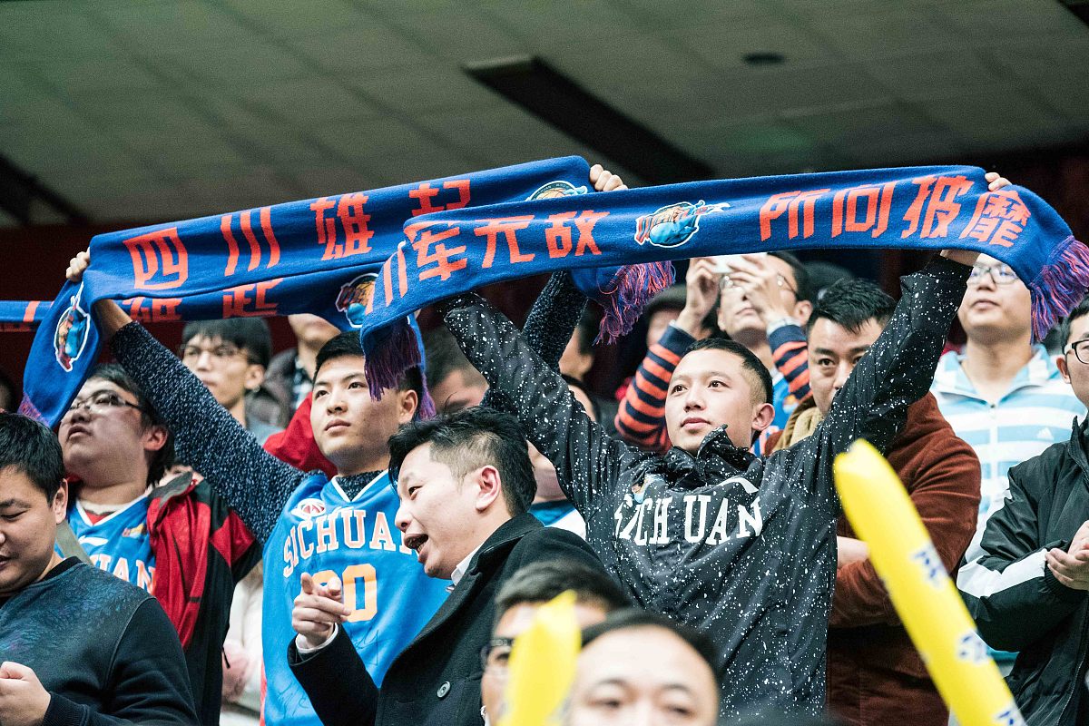 国内顶级赛事屡次引爆热搜榜，球迷迎来新热潮