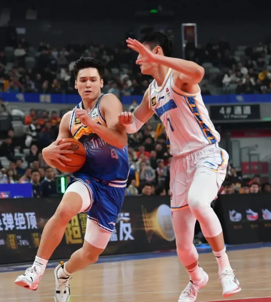 乌鲁木齐在主场战平天津泰达，难分胜负