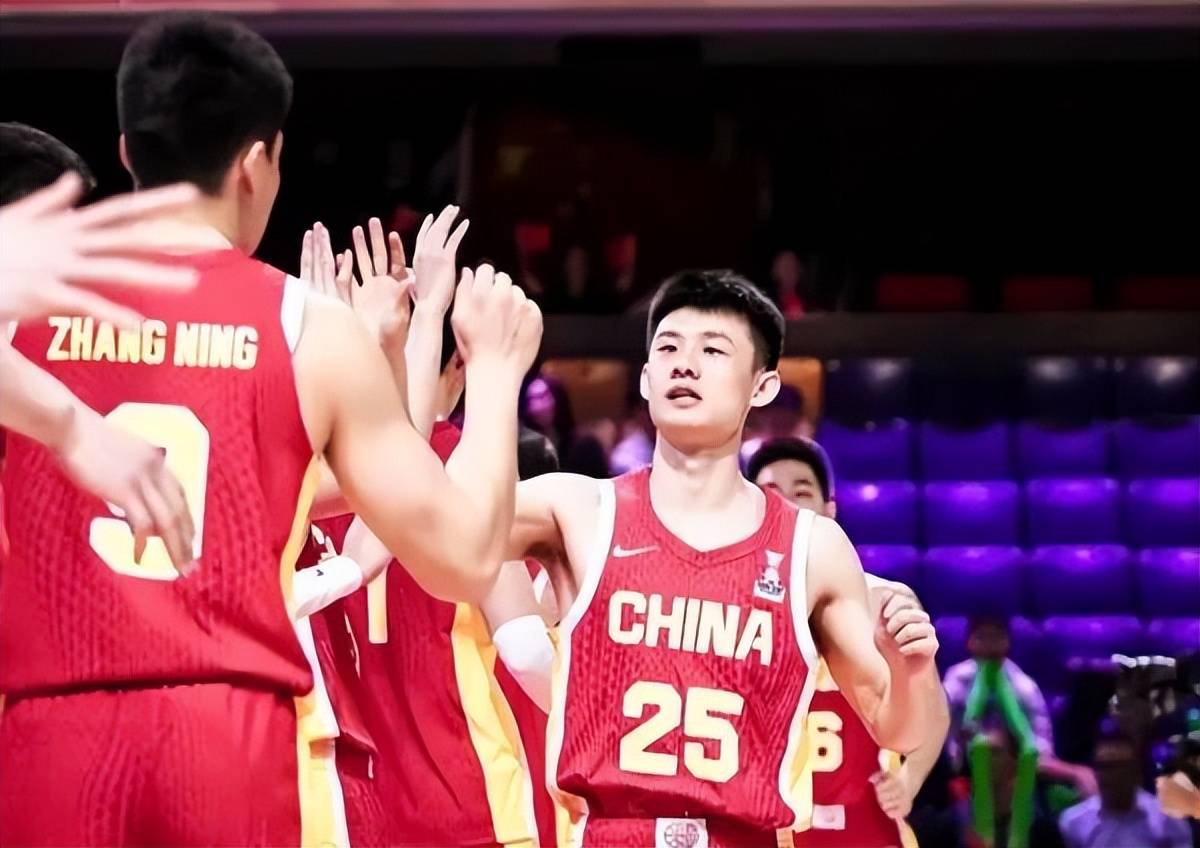 嘉兴男篮艰难取胜，团结一心获胜