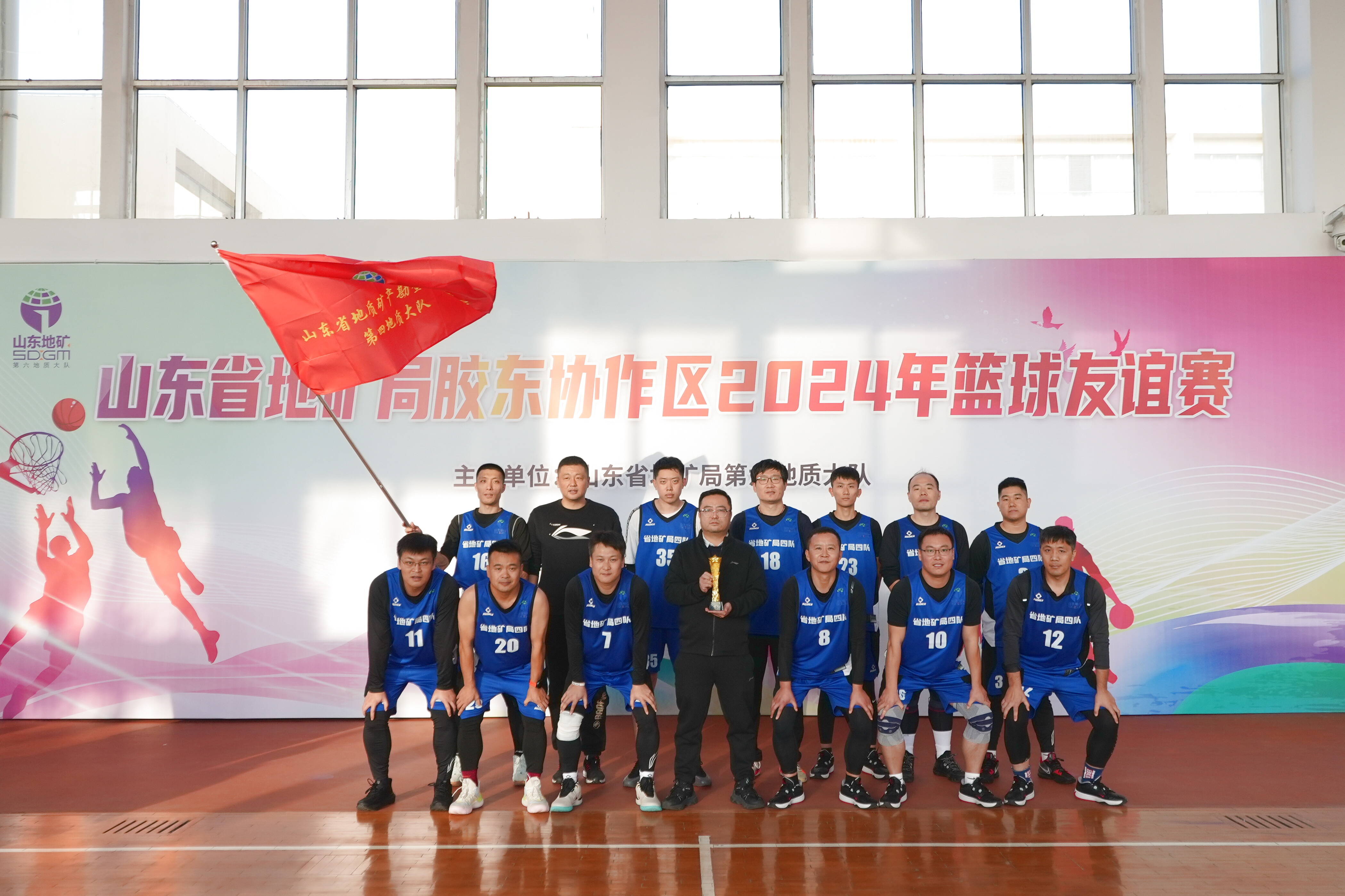 团结协作！球员们的配合默契