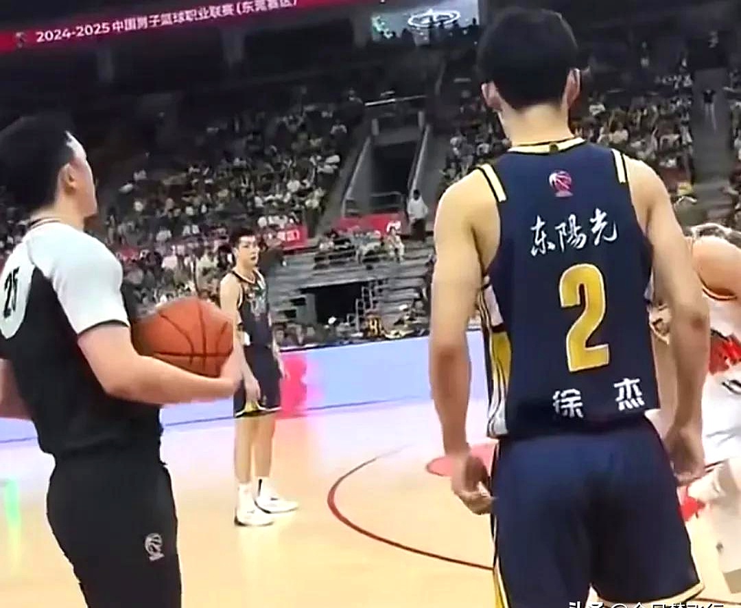 广东男篮再度胜出，紧紧握住领先位置